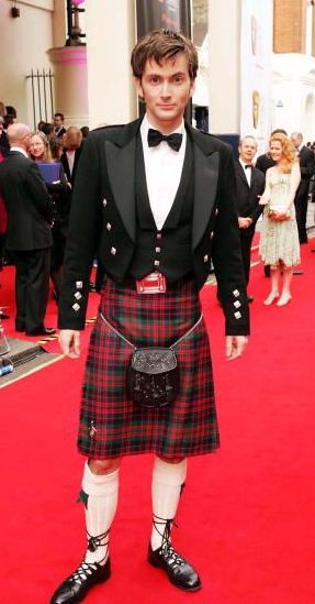 David Tennant wearing formal Highland dress and a red tartan kilt on a red carpet